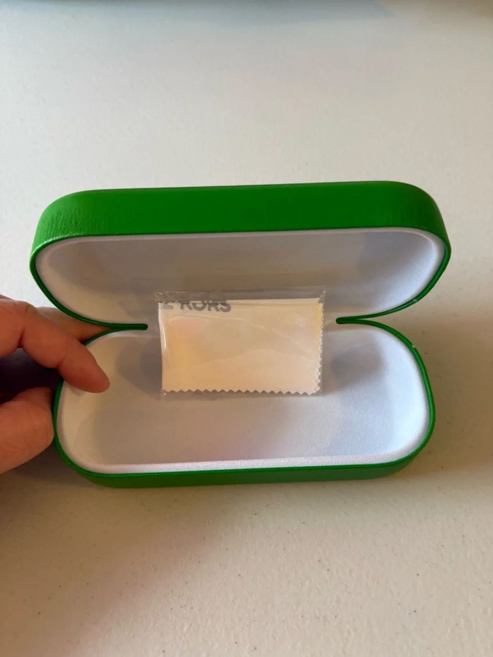 kate spade Green Hard Clamshell Eyeglass Case with White Interior